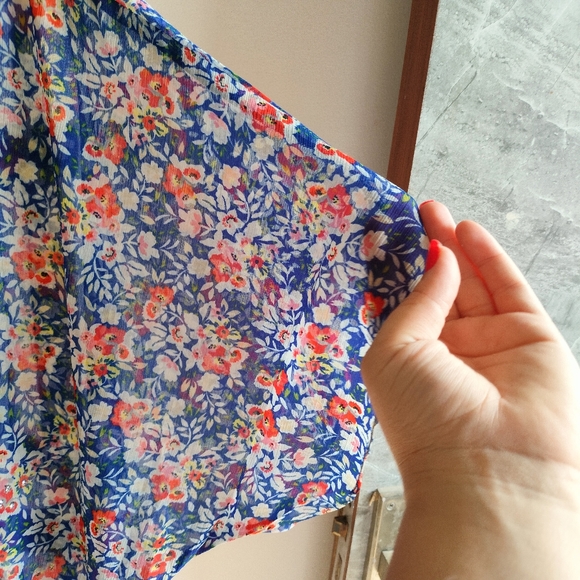 Plus Floral Flowy Sheer Blouse - Picture 9 of 14
